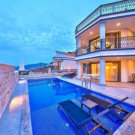 فيلة Sleeps 6 Pool Air Con Wifi T751293 كالكان